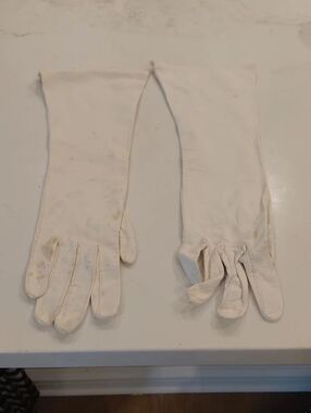 Vintage Viola WEINBERG  Long White KID Leather Gloves...Small....